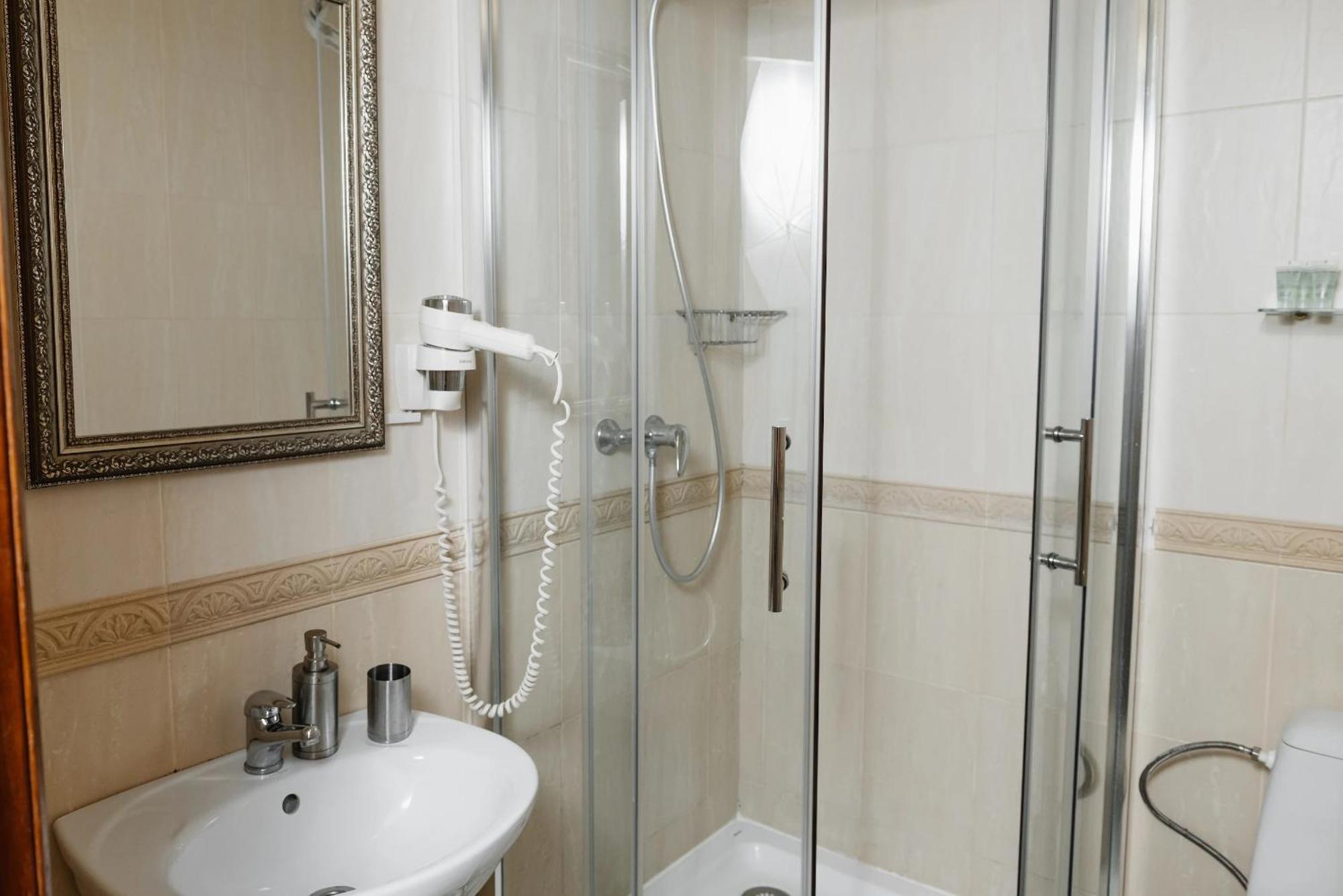 Golden Park Apartment *