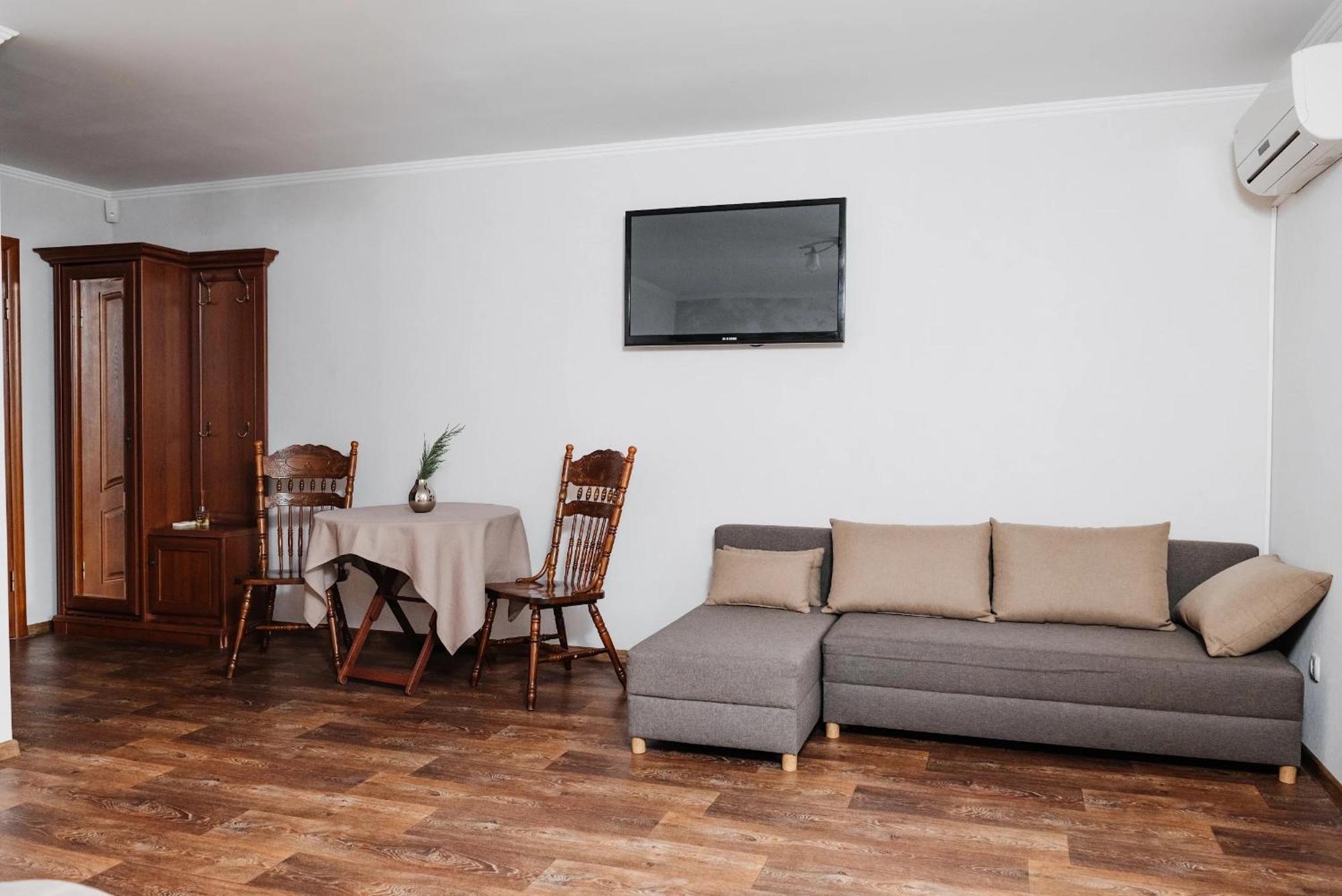 Golden Park Apartment *