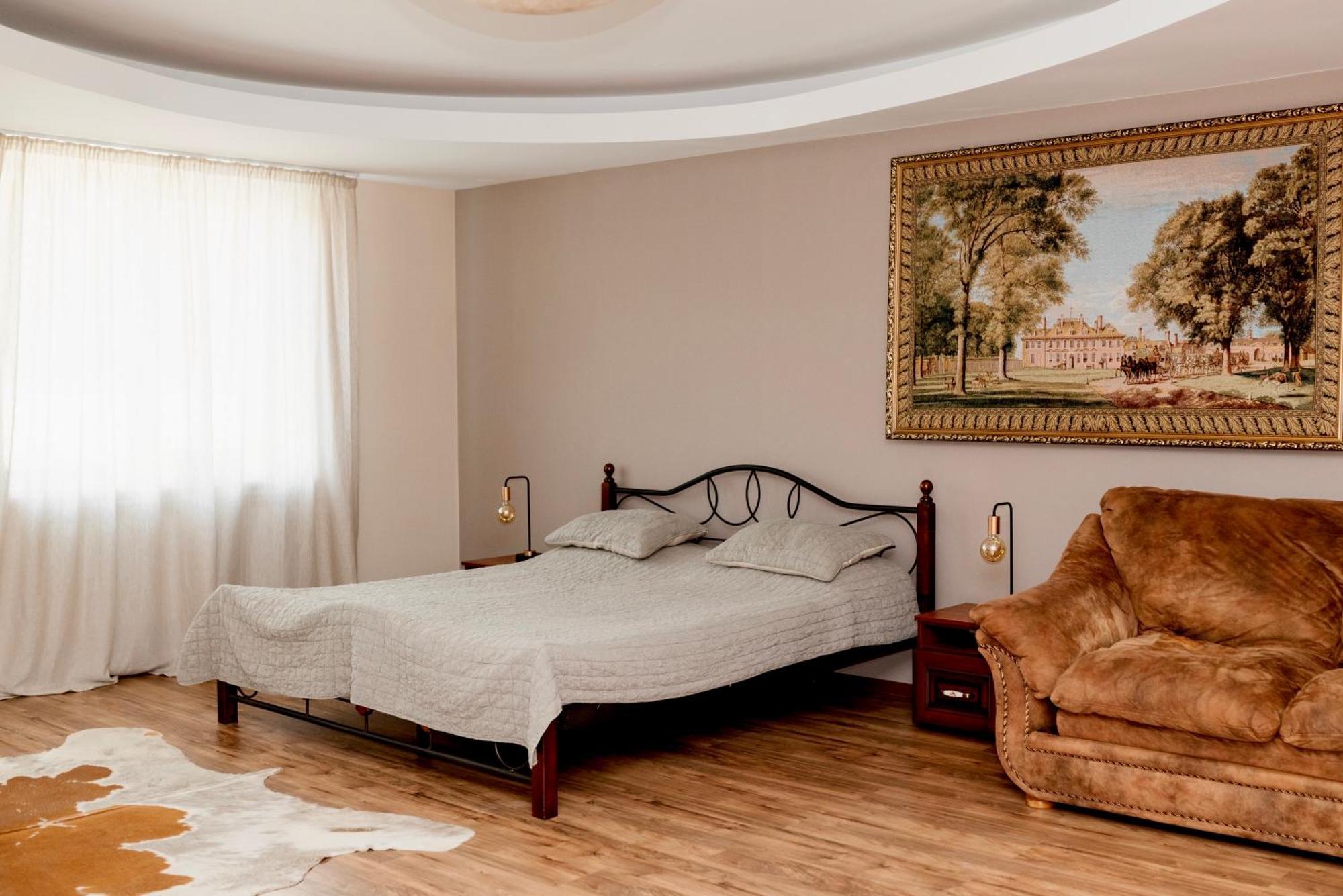 Golden Park Apartment